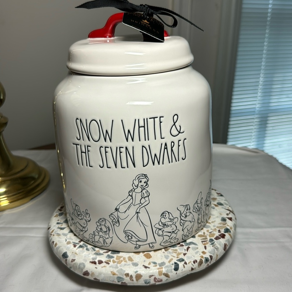 Rae Dunn Snow While and the seven dwarfs cookie canister